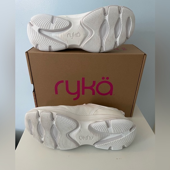 NWT Ryka Slip On Sneaker, white, 7.5 - Picture 2 of 4